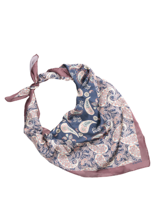Accesorio beige con estampado de lunares, ideal para mujeres, perfecto para looks informales.