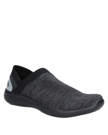 zapatilla negra adaptable y confortable para mujer