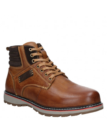 Botín de cuero café para hombre, diseño casual y juvenil.
