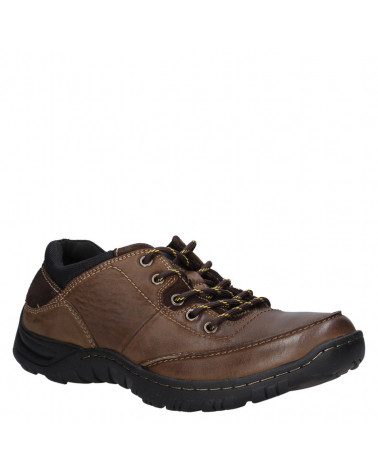 Calzado marrón de cuero, ideal para un look casual masculino.