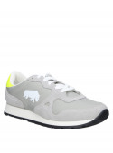 Zapatilla gris de hombre con suela flexible y taco plano de 3 cm.