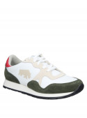Diseño de zapatilla verde masculina con suela flexible y taco plano de 3 cm.
