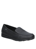 Zapato de cuero negro, estilo casual, para mujer.
