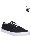 Calzado unisex negro estilo informal, fabricado con materiales reciclados y sostenibles.