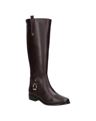 puntas redondas en bota marrón de cuero, ideal para un look moderno y empoderado