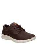 calzado de cuero marrón para hombre, estilo athleisure, versátil para combinar con jeans o chinos.