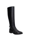 Bota negra casual de cuero para mujer, destacando su diseño elegante y empoderador.