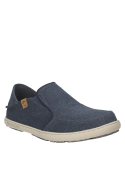 Zapato textil azul para hombre, diseño práctico y cómodo, adecuado para paseos urbanos y eventos informales.