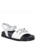 Sandalia de cuero blanco, diseño moderno, ideal para ocasiones informales y comodidad diaria.