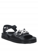 Sandalia de cuero negro para mujer, diseño moderno e informal, ideal para ocasiones casuales.