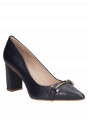 Zapato de cuero azul Pollini, combinación de estilo casual y elegancia femenina.