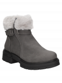 Cómodo botín gris de mujer con ajuste perfecto y estabilidad, complementa cualquier look casual.
