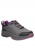 Zapatilla gris de mujer estilo outdoor con diseño versátil y cómodo para actividades diarias.