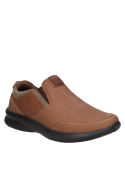 Zapato de cuero café, mezcla de textil para mayor comodidad.